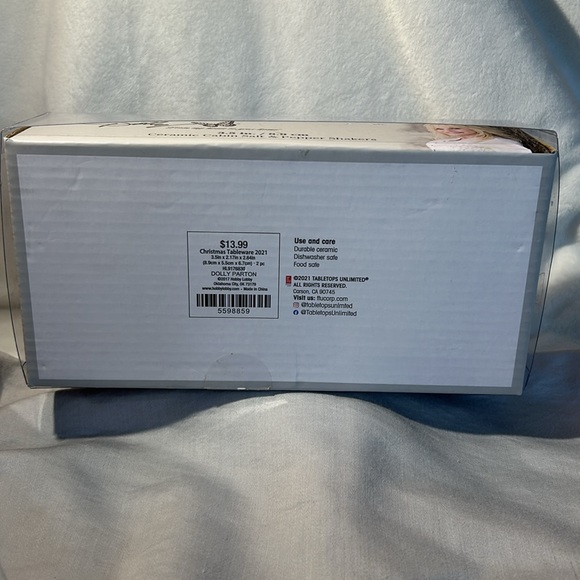 NWT/NIB Dolly Parton Holiday Salt & Pepper Shakers - Picture 3 of 6